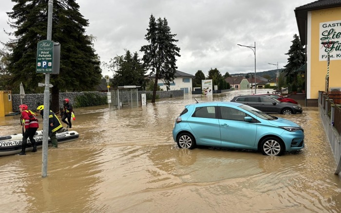 aa_hochwasser_24_wasserrettung.jpg